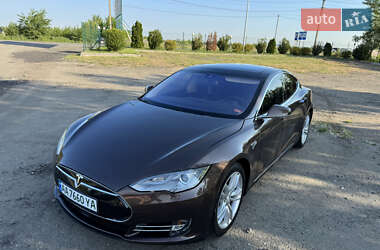 Лифтбек Tesla Model S 2014 в 