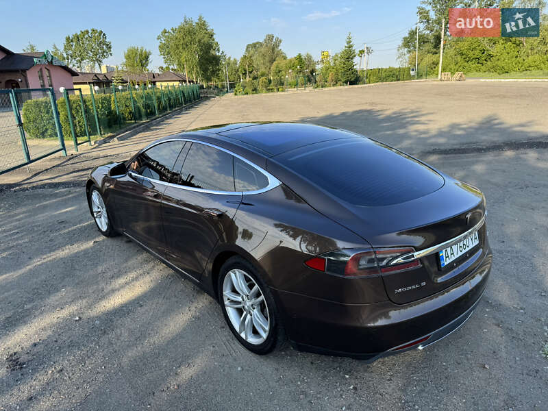 Лифтбек Tesla Model S 2014 в Киеве