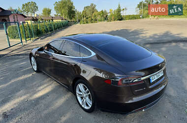 Лифтбек Tesla Model S 2014 в 