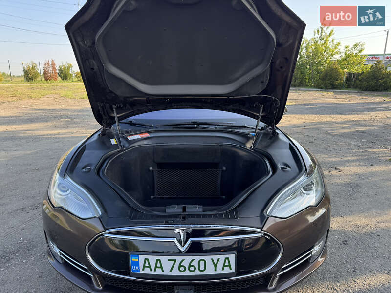 Лифтбек Tesla Model S 2014 в Киеве