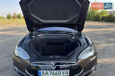Лифтбек Tesla Model S 2014 в 