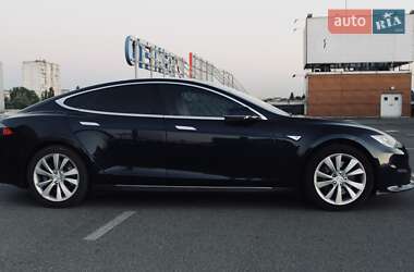 Седан Tesla Model S 2014 в 