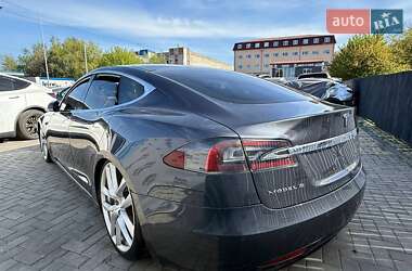 Лифтбек Tesla Model S 2017 в 