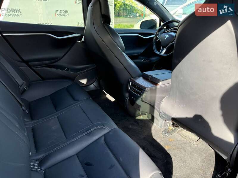 Ліфтбек Tesla Model S 2017 в Луцьку