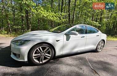 Лифтбек Tesla Model S 2015 в 