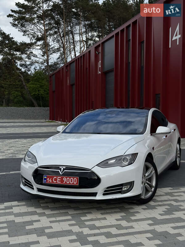 Tesla Model S 2013