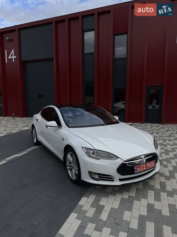 Лифтбек Tesla Model S 2013 в Львове