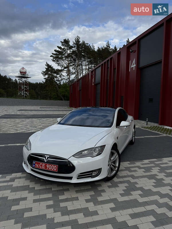 Лифтбек Tesla Model S 2013 в Львове