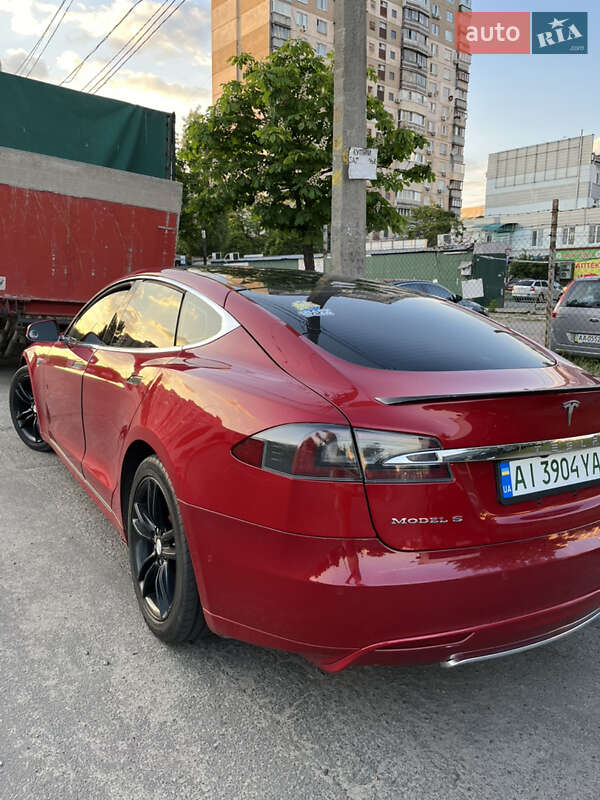 Tesla Model S 2015