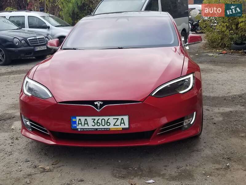 Лифтбек Tesla Model S 2018 в Хмельницком