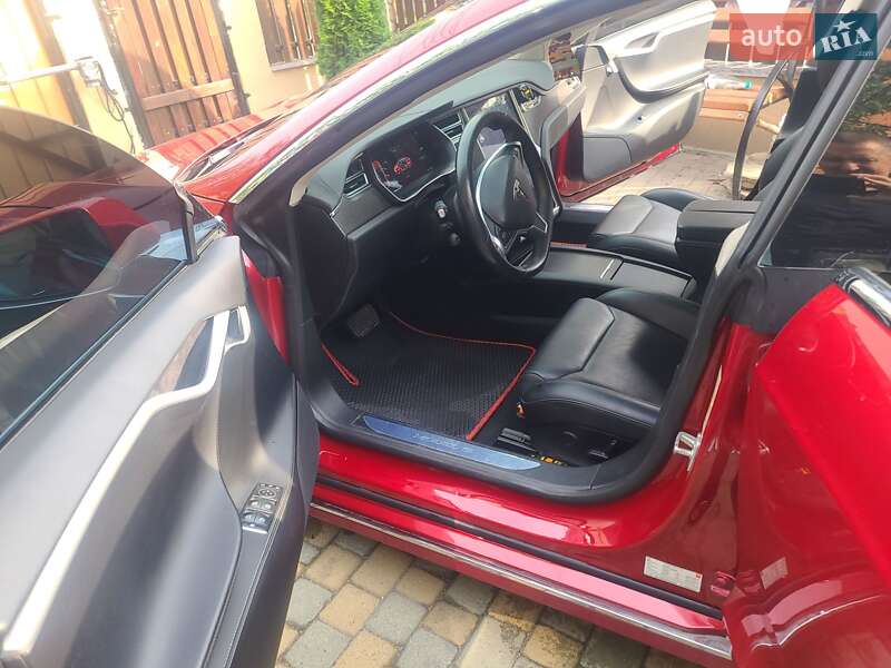 Лифтбек Tesla Model S 2018 в Хмельницком