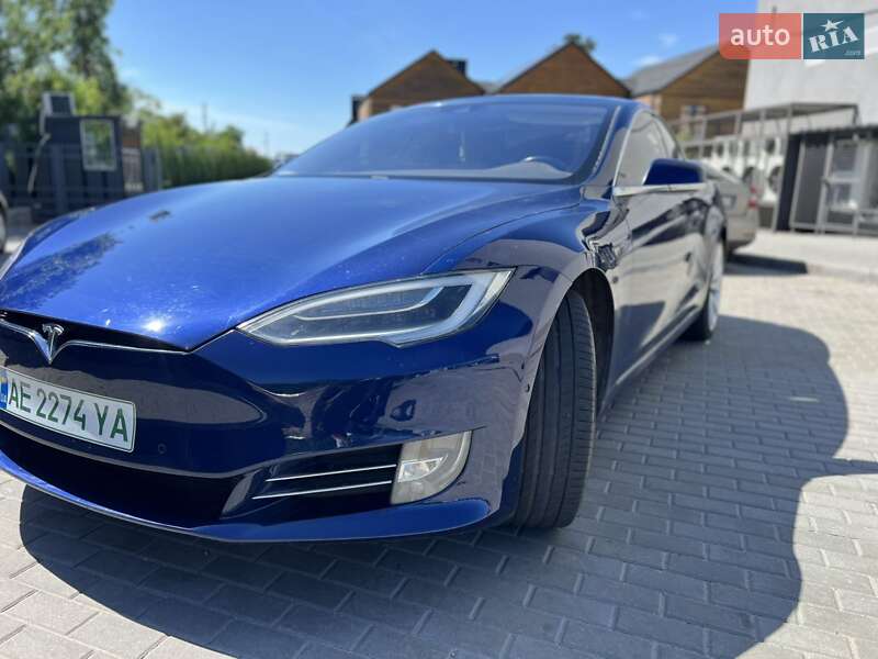 Ліфтбек Tesla Model S 2016 в Дніпрі
