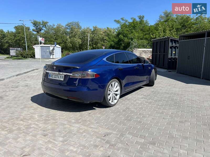 Ліфтбек Tesla Model S 2016 в Дніпрі