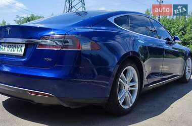 Лифтбек Tesla Model S 2015 в 