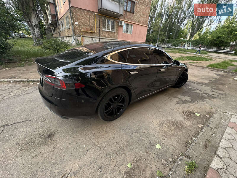Ліфтбек Tesla Model S 2014 в Миколаєві