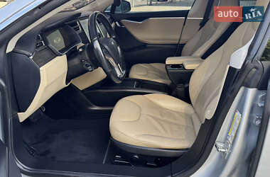 Лифтбек Tesla Model S 2014 в 