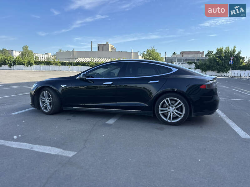 Лифтбек Tesla Model S 2015 в Полтаве