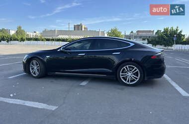Лифтбек Tesla Model S 2015 в 