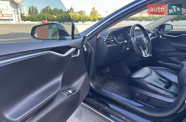 Лифтбек Tesla Model S 2015 в 