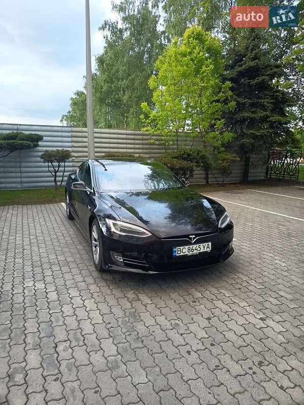 Лифтбек Tesla Model S 2018 в Львове