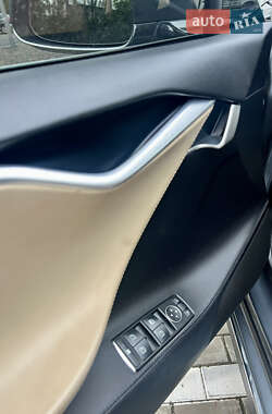 Лифтбек Tesla Model S 2013 в 
