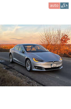Лифтбек Tesla Model S 2016 в Ивано-Франковске