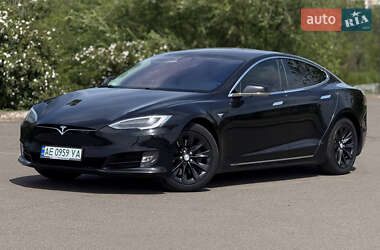 Лифтбек Tesla Model S 2017 в 