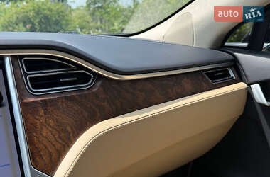 Лифтбек Tesla Model S 2017 в 