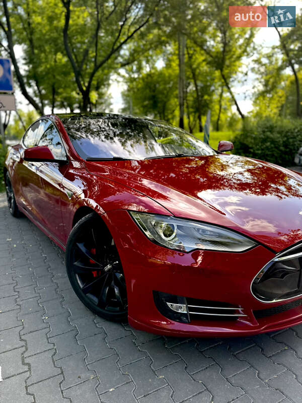 Лифтбек Tesla Model S 2014 в Киеве