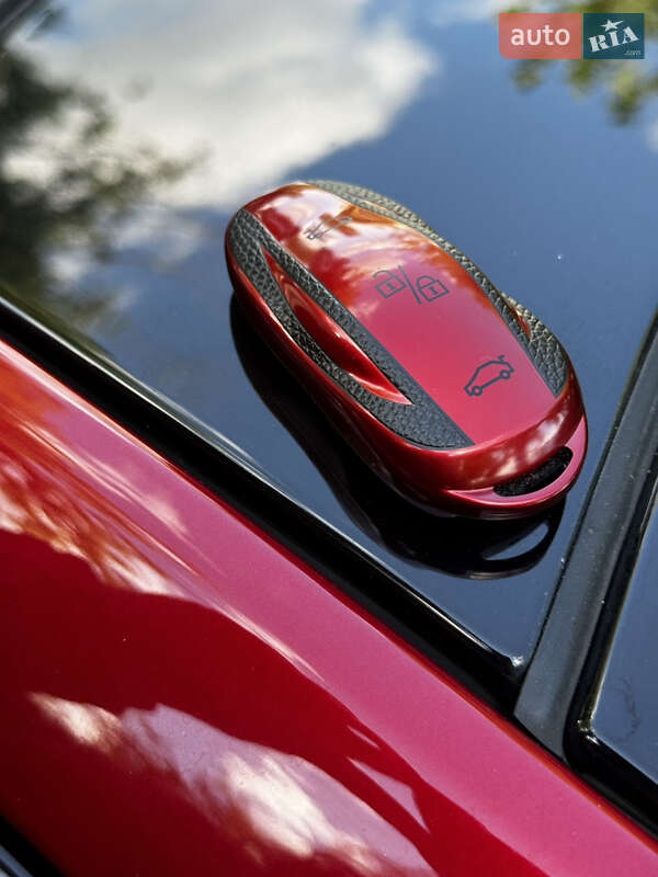 Лифтбек Tesla Model S 2014 в Киеве