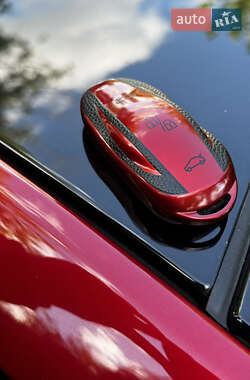 Лифтбек Tesla Model S 2014 в 