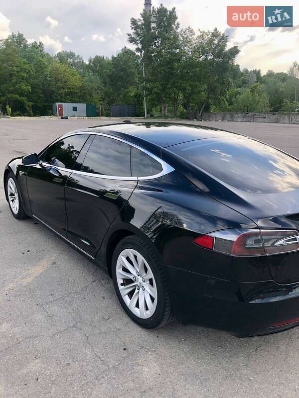 Лифтбек Tesla Model S 2016 в Киеве фото 3 Лифтбек Tesla Model S 2016 в Киеве