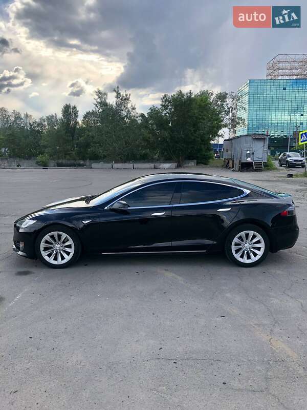 Лифтбек Tesla Model S 2016 в Киеве фото 4 Лифтбек Tesla Model S 2016 в Киеве