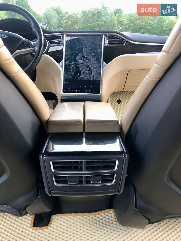 Лифтбек Tesla Model S 2016 в Киеве фото 14 Лифтбек Tesla Model S 2016 в Киеве