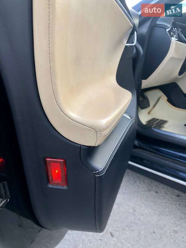 Лифтбек Tesla Model S 2016 в Киеве фото 25 Лифтбек Tesla Model S 2016 в Киеве