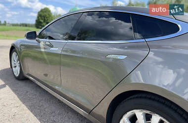 Лифтбек Tesla Model S 2016 в 