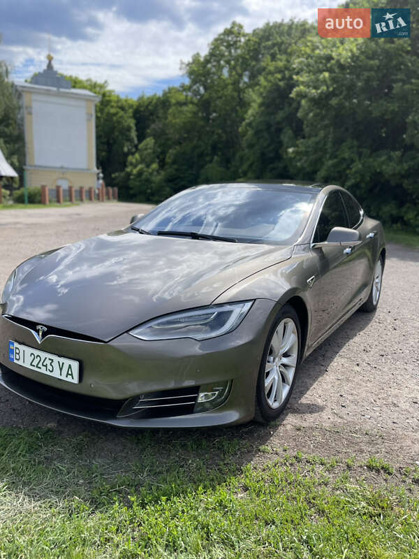 Лифтбек Tesla Model S 2016 в Киеве