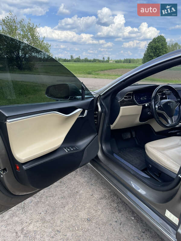 Лифтбек Tesla Model S 2016 в Киеве
