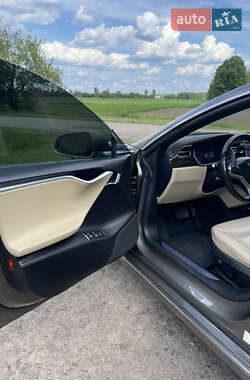 Лифтбек Tesla Model S 2016 в 