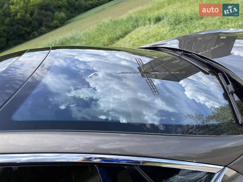 Лифтбек Tesla Model S 2016 в Киеве