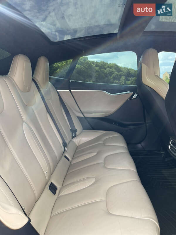 Лифтбек Tesla Model S 2016 в Киеве