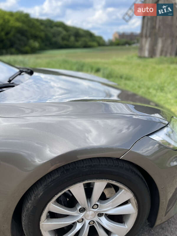 Лифтбек Tesla Model S 2016 в Киеве