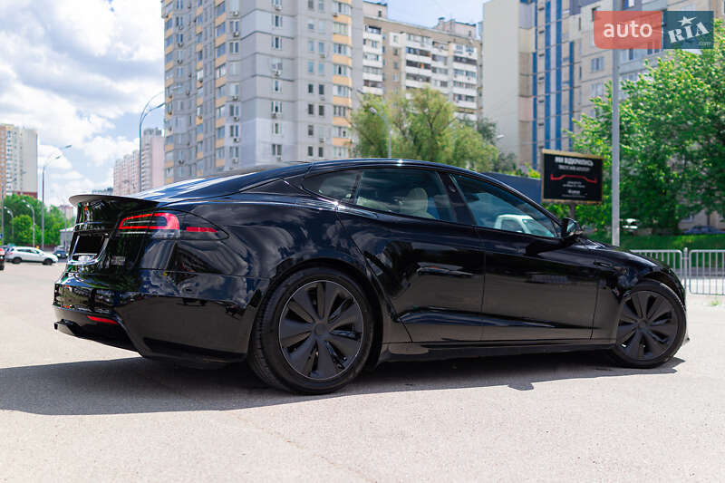 Лифтбек Tesla Model S 2023 в Киеве
