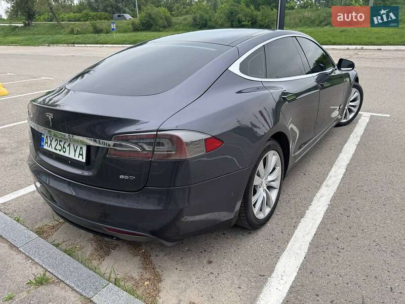 Ліфтбек Tesla Model S 2015 в Харкові