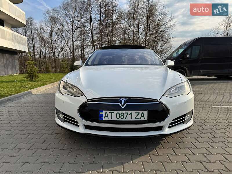 Лифтбек Tesla Model S 2013 в Ивано-Франковске