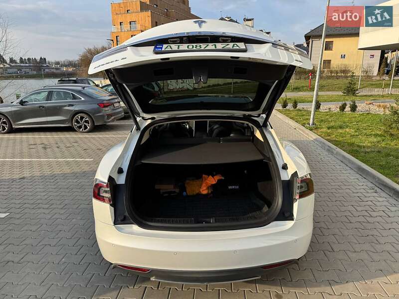Лифтбек Tesla Model S 2013 в Ивано-Франковске