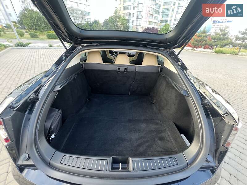 Лифтбек Tesla Model S 2016 в Черноморске