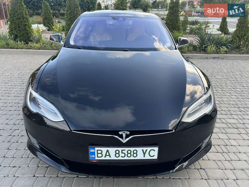 Лифтбек Tesla Model S 2016 в Черноморске
