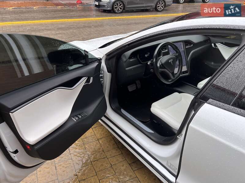 Ліфтбек Tesla Model S 2020 в Львові