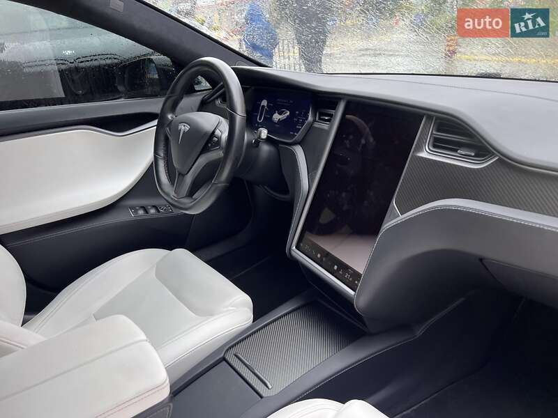 Ліфтбек Tesla Model S 2020 в Львові
